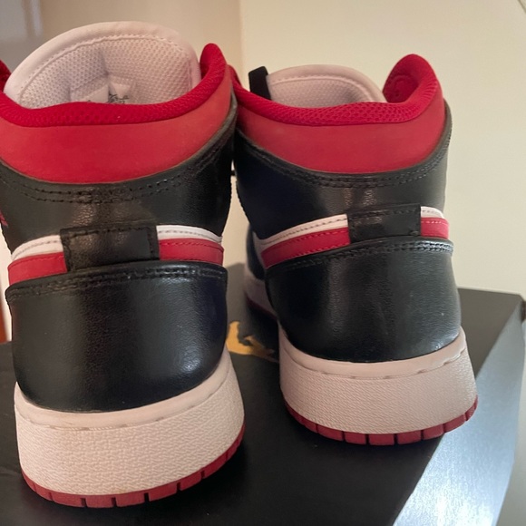 Jordan 1 Mids SOLD - Picture 4 of 9